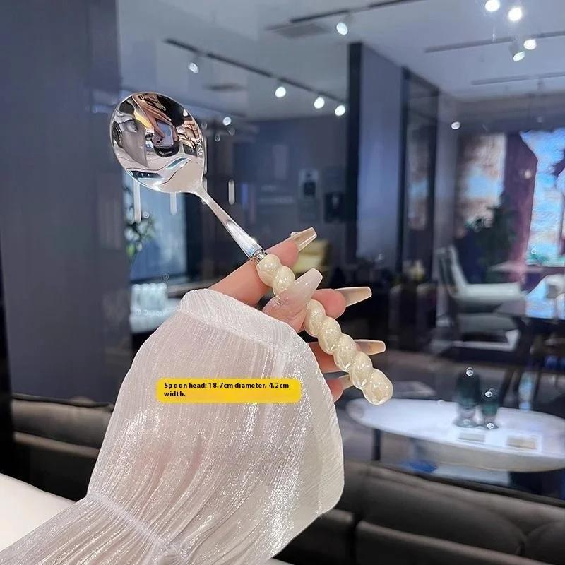 2026 Hot Girl Pearl Four-color Imitation Ceramic Handle Stainless Steel Spoon Household Long Handle Spoon Eating Color
2026 Hot Girl Pearl Four-color Imitation Ceramic Handle Stainless Steel Spoon Household Long Handle Spoon Eating Color