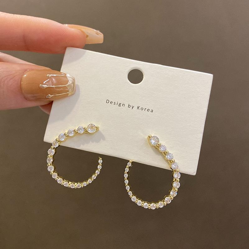 Silver Needle Premium C-Shaped Diamond Earrings Women s Light Luxury Versatile Personality Earrings Korean Temperament Ear Jewelry
Silver Needle Premium C-Shaped Diamond Earrings Women s Light Luxury Versatile Personality Earrings Korean Temperament Ear Jewelry