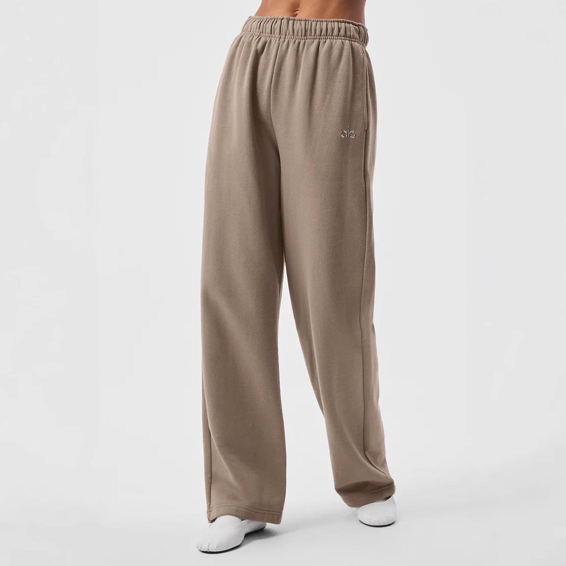 Унісекс ретро штани для йоги вільного крою з оксамитового прямим кроєм Alo на осінь/зиму L верблюд
Унісекс ретро штани для йоги вільного крою з оксамитового прямим кроєм Alo на осінь/зиму L верблюд