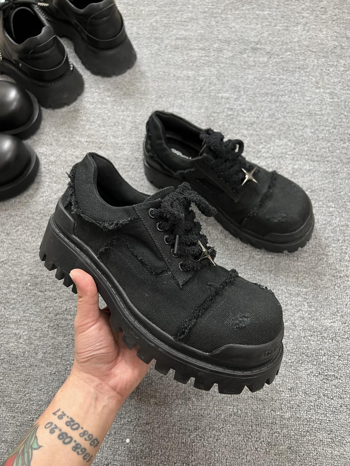 Men s British Style Derby Models Increase in Height Thick Soles Big Heads Commuting Denim Destruction Wind Tooling Casual Shoes 44 чорний
Men s British Style Derby Models Increase in Height Thick Soles Big Heads Commuting Denim Destruction Wind Tooling Casual Shoes 44 чорний
