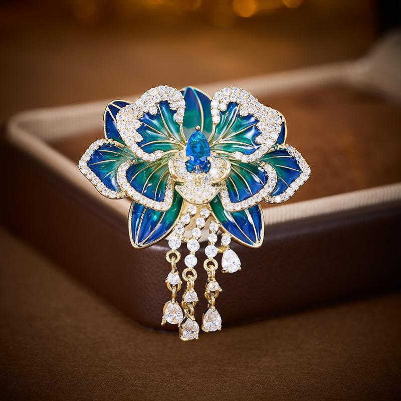 Women s Light Luxury Design Elegant Imitation Pearl Enamel Peony Flower Brooch Fashionable Versatile Niche Design Brooch
Women s Light Luxury Design Elegant Imitation Pearl Enamel Peony Flower Brooch Fashionable Versatile Niche Design Brooch