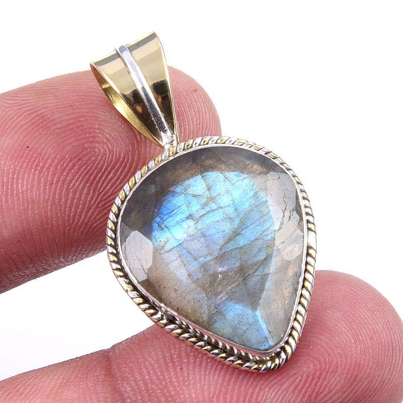 Natural Labradorite 925 Solid Sterling Silver Jewelry TwoTone Pendant 1.25 c2U30
Natural Labradorite 925 Solid Sterling Silver Jewelry TwoTone Pendant 1.25 c2U30