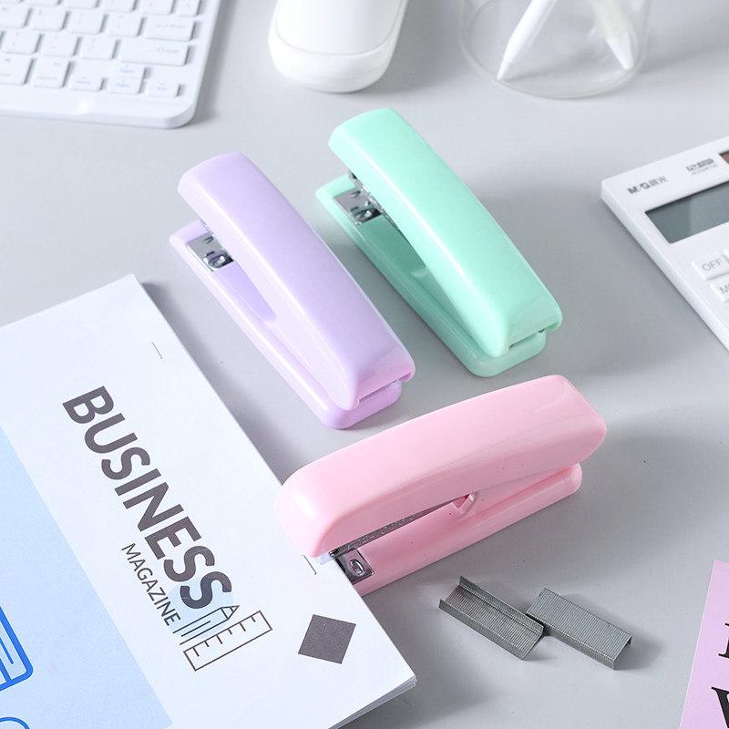 Cherry Blossom Macaron Stapler: Student-Friendly, Multi-functional, Medium-Size Binding Stapler лаванды фиолетового
Cherry Blossom Macaron Stapler: Student-Friendly, Multi-functional, Medium-Size Binding Stapler лаванды фиолетового
