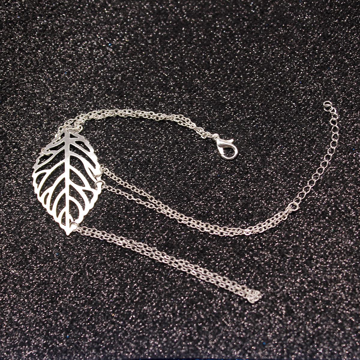 Original single jewelry, fashionable Mori style, hollow leaf bracelet, simple bracelet. срібний
Original single jewelry, fashionable Mori style, hollow leaf bracelet, simple bracelet. срібний