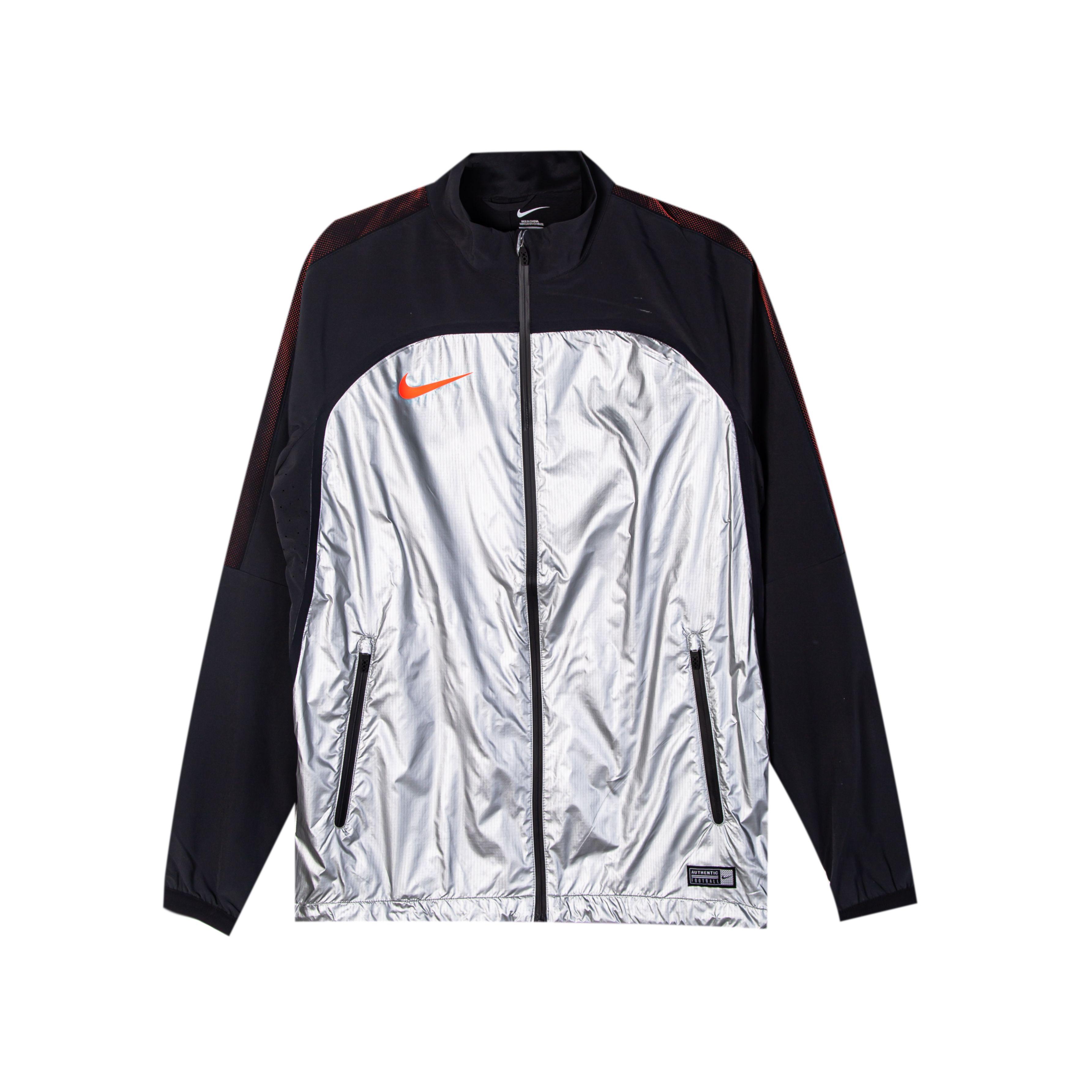 Nike Водонепроницаемая напечатанная молния с логотипом и длинным рукавом, куртка пилота, мужские куртки, черный, серебристый цвет 714971-095 XL
Nike Водонепроницаемая напечатанная молния с логотипом и длинным рукавом, куртка пилота, мужские куртки, черный, серебристый цвет 714971-095 XL