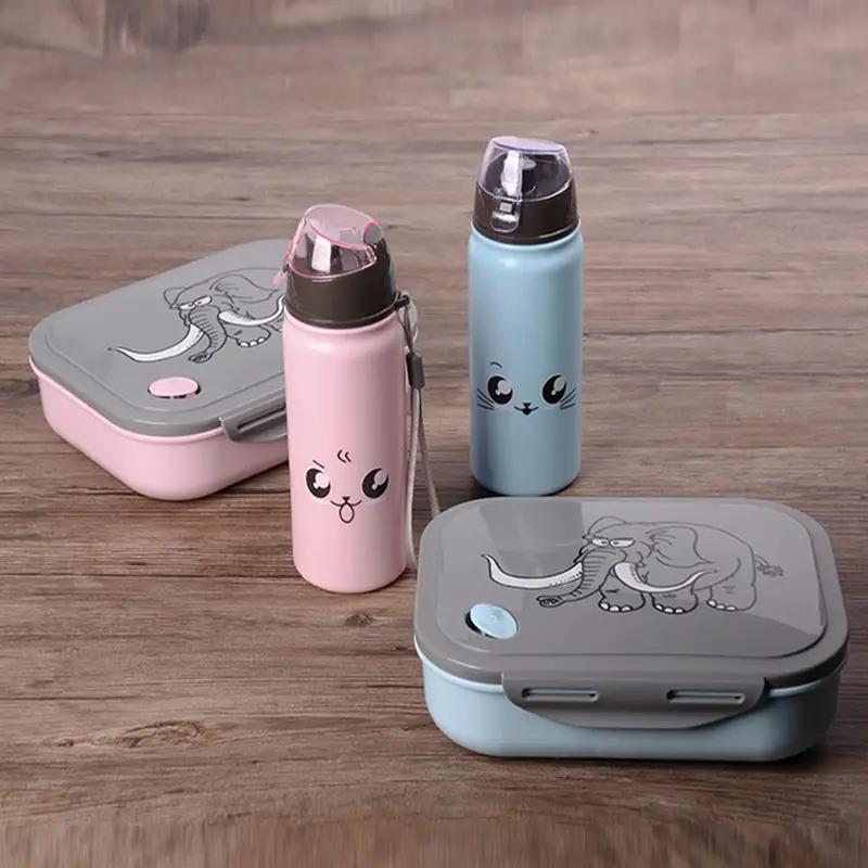 Мультфильм слон Bento Box набор бутылок для воды портативный милый микроволновая печь разделенный ланч-бокс посуда для возвращения в школу работа на открытом воздухе 4&1200ml&1
Мультфильм слон Bento Box набор бутылок для воды портативный милый микроволновая печь разделенный ланч-бокс посуда для возвращения в школу работа на открытом воздухе 4&1200ml&1