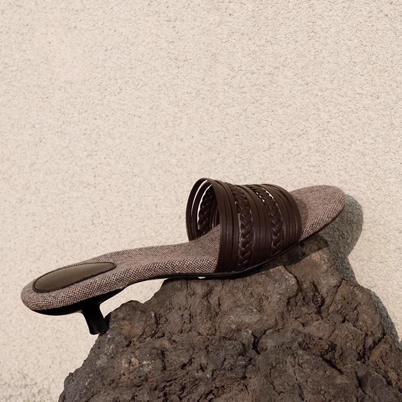 Женские туфли на низком каблуке 2025 лето винтажные слипоны тапочки на одно слово уличные легкие удобные нескользящие сандалии 40 темно-коричневого
Женские туфли на низком каблуке 2025 лето винтажные слипоны тапочки на одно слово уличные легкие удобные нескользящие сандалии 40 темно-коричневого