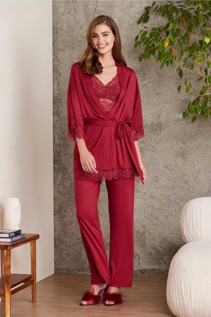 Пижамный комплект Pierre Cardin из чесаного хлопка с халатом бордового цвета XL бордовый
Пижамный комплект Pierre Cardin из чесаного хлопка с халатом бордового цвета XL бордовый