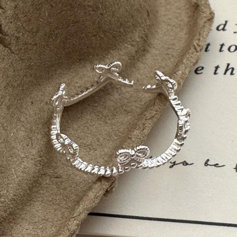 PANJBJ 925 Sterling Silver Bowknot Rings For Women Hollow Out Irregular Cute Sweet Design Jewelry Gift Dropshipping
PANJBJ 925 Sterling Silver Bowknot Rings For Women Hollow Out Irregular Cute Sweet Design Jewelry Gift Dropshipping