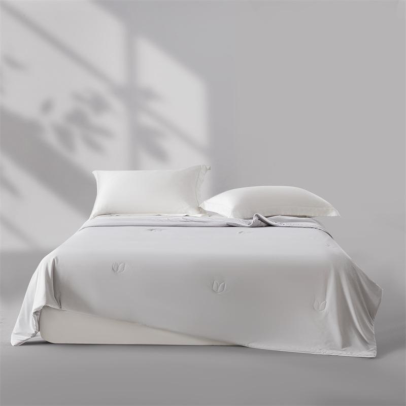 Soft Solid Cooling Quilt for Summer Breathable Soybean Fiber Air Conditioning Quilts Ultra-Thin Quilt Blanket for Naked Sleeping 150x200cm Only quilt сірий колір
Soft Solid Cooling Quilt for Summer Breathable Soybean Fiber Air Conditioning Quilts Ultra-Thin Quilt Blanket for Naked Sleeping 150x200cm Only quilt сірий колір