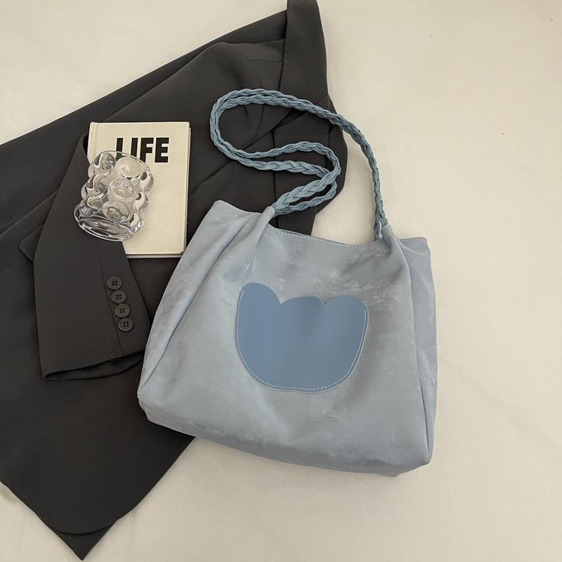 2025 новая сумка-тоут женская сумка большой вместимости весна и лето универсальная сумка через плечо текстурная сумка для занятий для студентки синий
2025 новая сумка-тоут женская сумка большой вместимости весна и лето универсальная сумка через плечо текстурная сумка для занятий для студентки синий