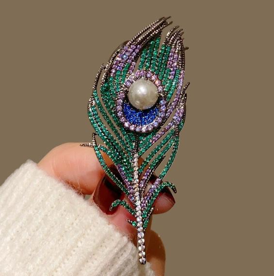 Vintage Luxury Full Zircon Peacock Feather Brooches for Women Exquisite High-end Pin Suit Cheongsam Accessories Jewelry Gifts зелёный
Vintage Luxury Full Zircon Peacock Feather Brooches for Women Exquisite High-end Pin Suit Cheongsam Accessories Jewelry Gifts зелёный