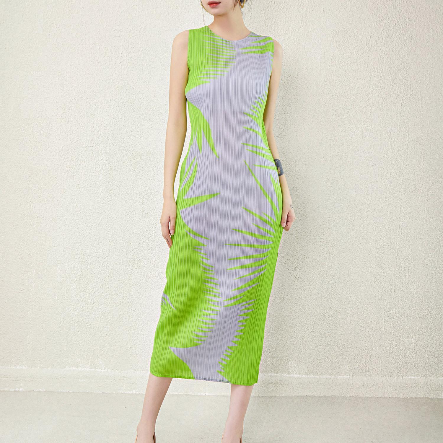 Miyake Sleek Summer Sleeveless Pleated Dress with New Print One Size (90-155 cm) красный
Miyake Sleek Summer Sleeveless Pleated Dress with New Print One Size (90-155 cm) красный