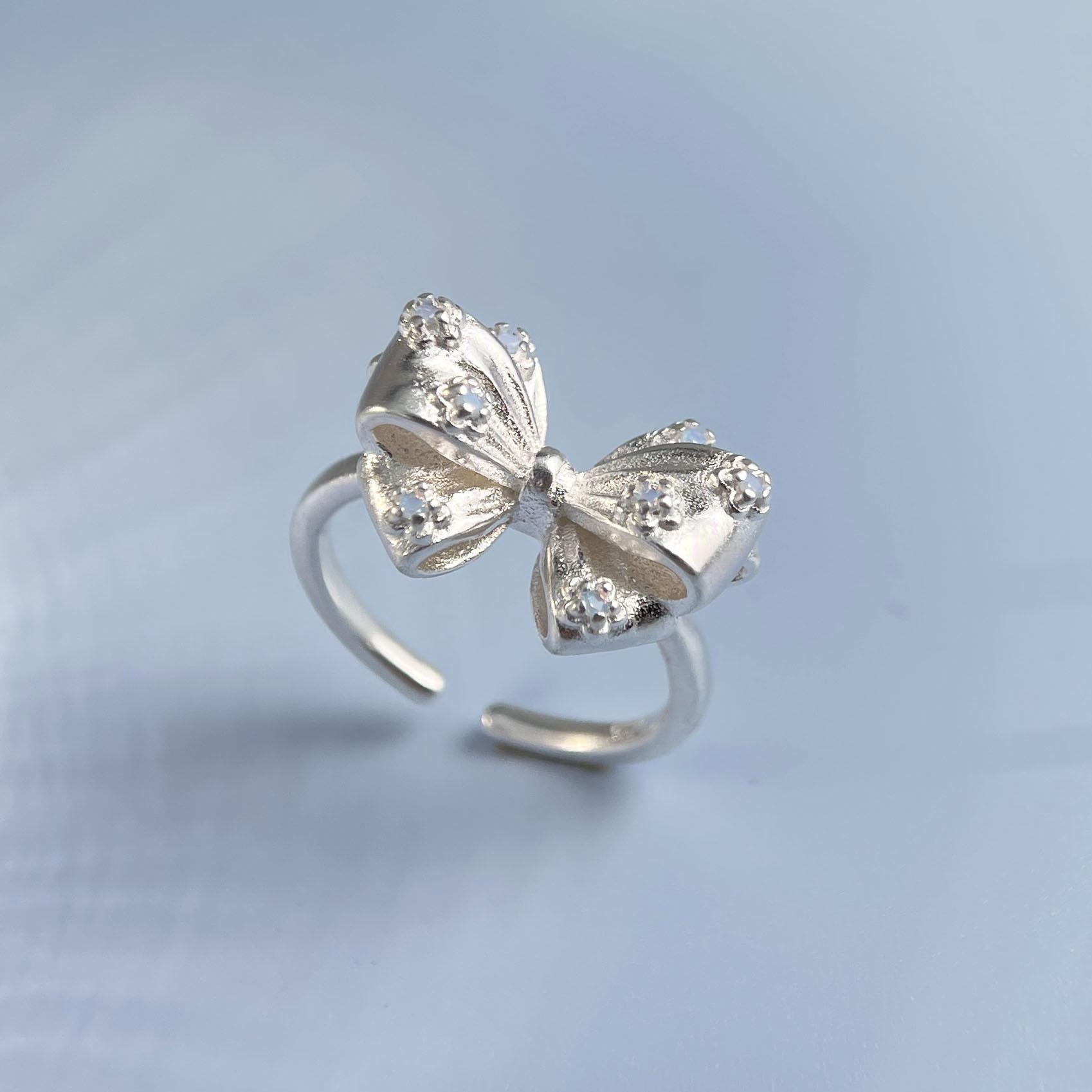 925 Sterling Silver Rings for Women Couple Minimalist Handmade Simple Shinning Bow Shape Ring Fine Jewelry Gift Prevent Allergy resizable
925 Sterling Silver Rings for Women Couple Minimalist Handmade Simple Shinning Bow Shape Ring Fine Jewelry Gift Prevent Allergy resizable