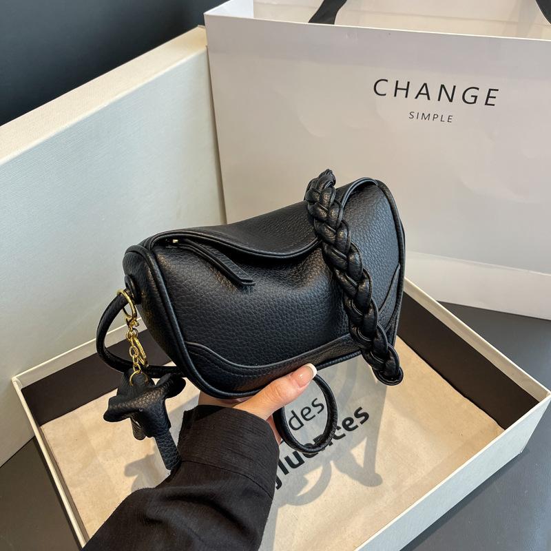 Niche design bag women s spring and summer new fashion niche shoulder messenger bag high-end dumpling bag чёрный
Niche design bag women s spring and summer new fashion niche shoulder messenger bag high-end dumpling bag чёрный