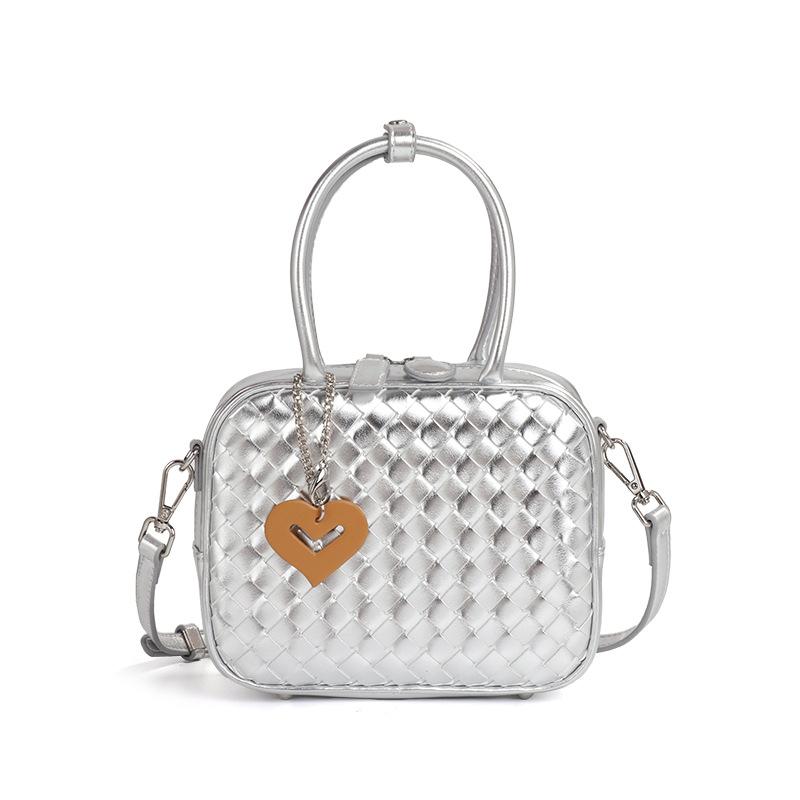 Sweet sister fashion messenger women s bag love pendant hand bag cosmetic bag light large capacity woven shoulder pillow bag
Sweet sister fashion messenger women s bag love pendant hand bag cosmetic bag light large capacity woven shoulder pillow bag