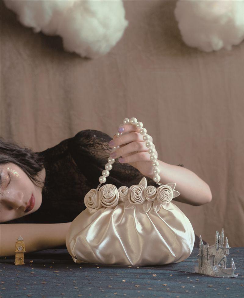 JIAERDI Vintage Cloud Y2k Hand Bag Purse Women Fairycore Aesthetic Floral Pearl Handbag Female Harajuku Sweet Elegant Handle Bag бежевый
JIAERDI Vintage Cloud Y2k Hand Bag Purse Women Fairycore Aesthetic Floral Pearl Handbag Female Harajuku Sweet Elegant Handle Bag бежевый