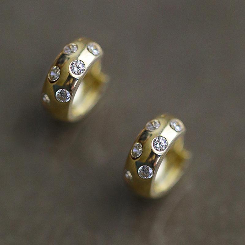 Серьги Huitan Small Circle с круглыми кубическими цирконами, серьги-кольца золотого цвета, модные женские аксессуары, горячая распродажа ювелирных изделий
Серьги Huitan Small Circle с круглыми кубическими цирконами, серьги-кольца золотого цвета, модные женские аксессуары, горячая распродажа ювелирных изделий