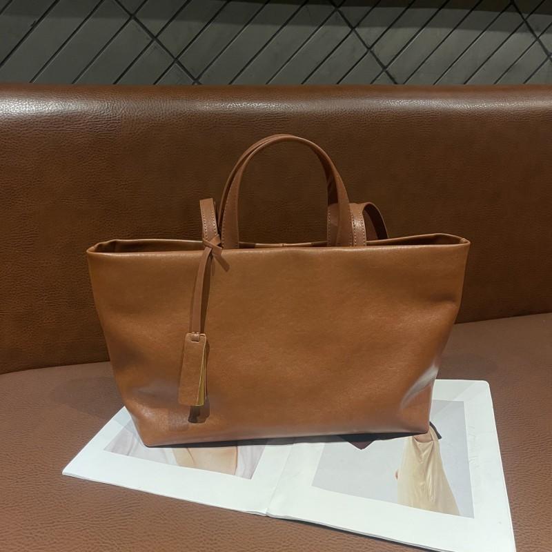 Explosive Retro Personalized Leather Shoulder Bag With Large Capacity Versatile Commuting Soft Cowhide Armpit Tote
Explosive Retro Personalized Leather Shoulder Bag With Large Capacity Versatile Commuting Soft Cowhide Armpit Tote
