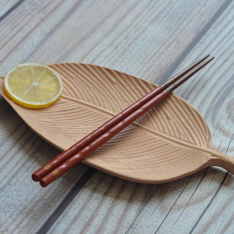 Japanese Malas Wood Chopsticks with Golden Flower Tip
Japanese Malas Wood Chopsticks with Golden Flower Tip