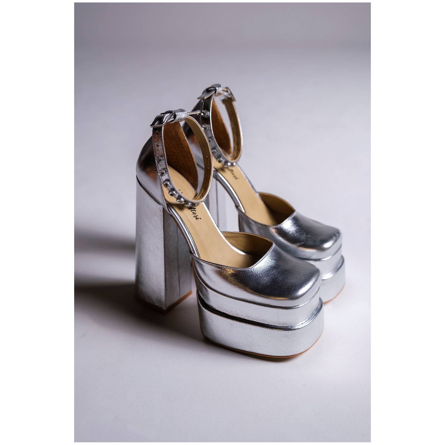 Женская мода Silver Crease Double Platform Дизайнерская обувь Figo Стильная вечеринка Вечеринка Повседневная обувь
Женская мода Silver Crease Double Platform Дизайнерская обувь Figo Стильная вечеринка Вечеринка Повседневная обувь