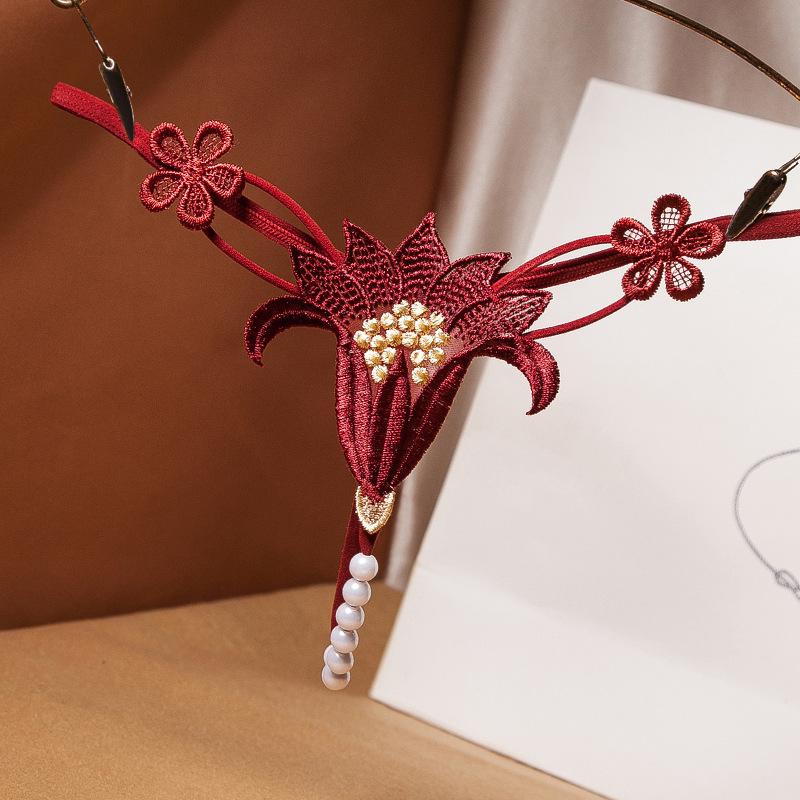 Сексуальное горячее сексуальное нижнее белье Полый жемчужный массаж Низкая талия Эластичное искушение Веревочный цветок Стринги
Сексуальное горячее сексуальное нижнее белье Полый жемчужный массаж Низкая талия Эластичное искушение Веревочный цветок Стринги