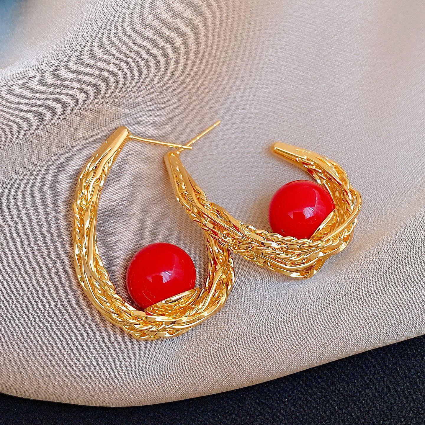 18k real gold electroplated European and American geometric oval pearl earrings, stud earrings, personalized earrings.
18k real gold electroplated European and American geometric oval pearl earrings, stud earrings, personalized earrings.