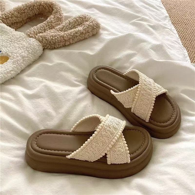 Thick-bottomed Xiaoxiangfeng one-word slippers for women s 2025 new summer wear French cross-faced beach slippers 35
Thick-bottomed Xiaoxiangfeng one-word slippers for women s 2025 new summer wear French cross-faced beach slippers 35