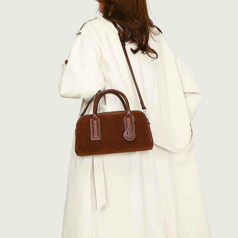 2025 new fashion new velvet soft leather bag women s commuter shoulder portable pillow bag чорний
2025 new fashion new velvet soft leather bag women s commuter shoulder portable pillow bag чорний