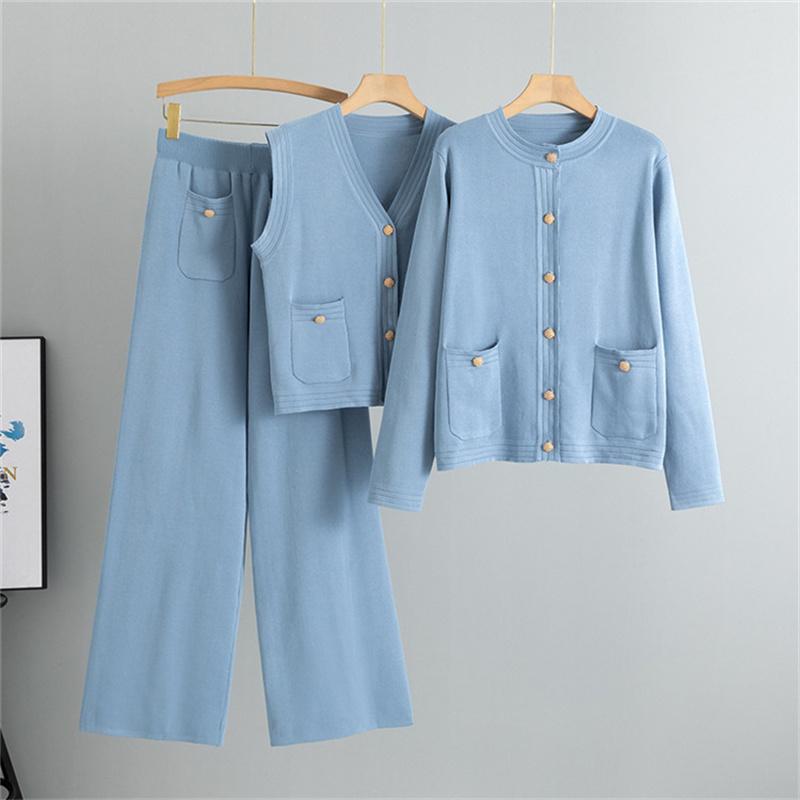 Женский осенне-зимний комплект из трех предметов: брюки с широкими штанинами, жилет-свитер, вязаный кардиган. One Size синий
Женский осенне-зимний комплект из трех предметов: брюки с широкими штанинами, жилет-свитер, вязаный кардиган. One Size синий