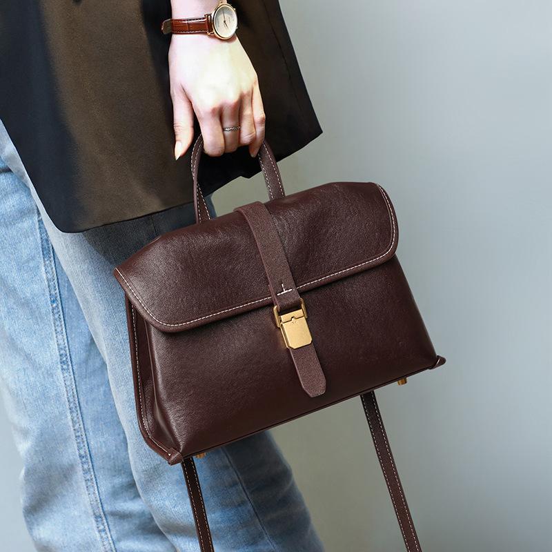 Bag new summer leather women s bag mail carrier bag light luxury high sense portable shoulder messenger bag темно-коричневого
Bag new summer leather women s bag mail carrier bag light luxury high sense portable shoulder messenger bag темно-коричневого