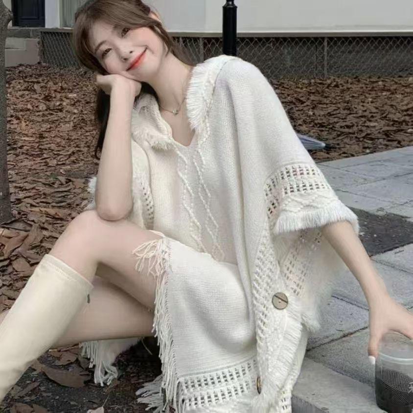 Hooded Bohemian Tassel Knit Shawl - Ethnic Style from Lijiang & Guilin
Hooded Bohemian Tassel Knit Shawl - Ethnic Style from Lijiang & Guilin