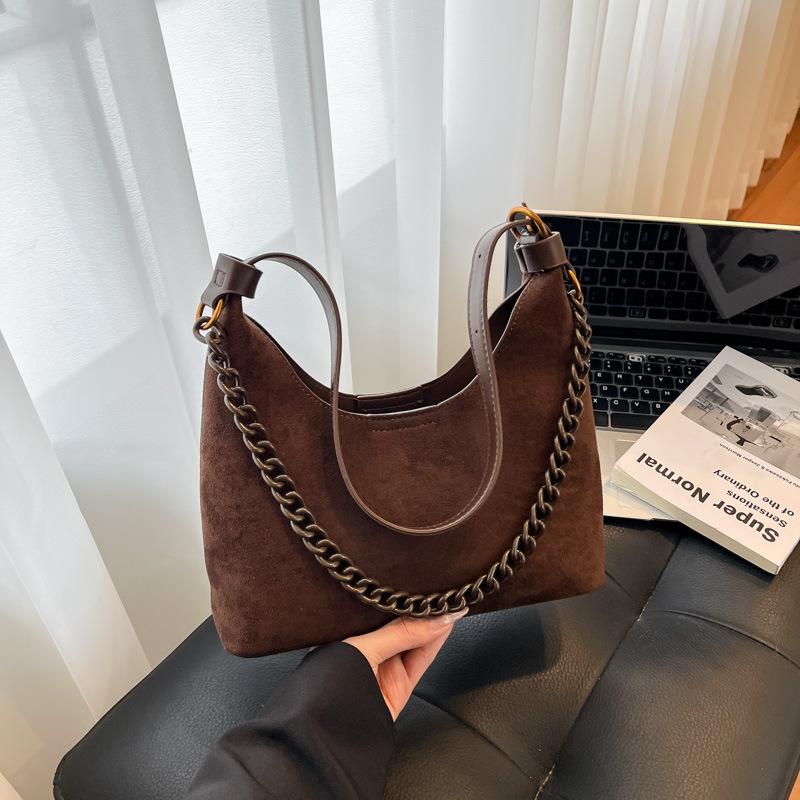 Classic Black Chain Crossbody Bag for Women Autumn Winter New Large Capacity One Shoulder Bags Texture Versatile Handbag (20cm<Max Length<30cm)
Classic Black Chain Crossbody Bag for Women Autumn Winter New Large Capacity One Shoulder Bags Texture Versatile Handbag (20cm<Max Length<30cm)