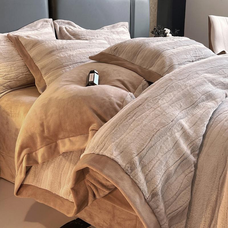 Light Luxury Simple Rabbit Fleece Four-Piece Set Solid Color Thickened Milk Fleece Bedding Mattress Quilt Cover 1.8 meters 4pc: quilt cover 200 * 230cm
Light Luxury Simple Rabbit Fleece Four-Piece Set Solid Color Thickened Milk Fleece Bedding Mattress Quilt Cover 1.8 meters 4pc: quilt cover 200 * 230cm