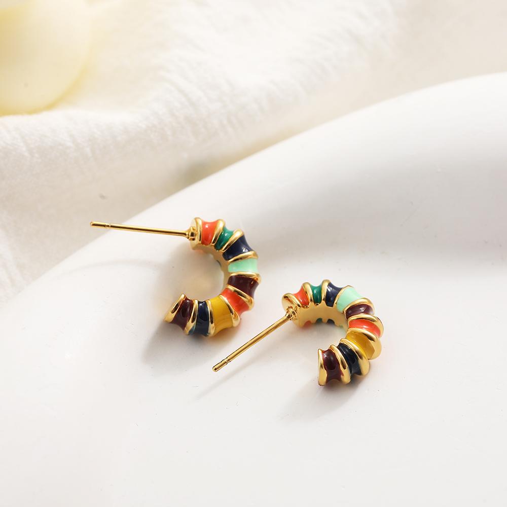 Rainbow Enamel Color Huggie Hoop Earrings for Women Fashion Colorful Bamboo Circle Ear Buckle Small Hoops Fashion Zircon
Rainbow Enamel Color Huggie Hoop Earrings for Women Fashion Colorful Bamboo Circle Ear Buckle Small Hoops Fashion Zircon