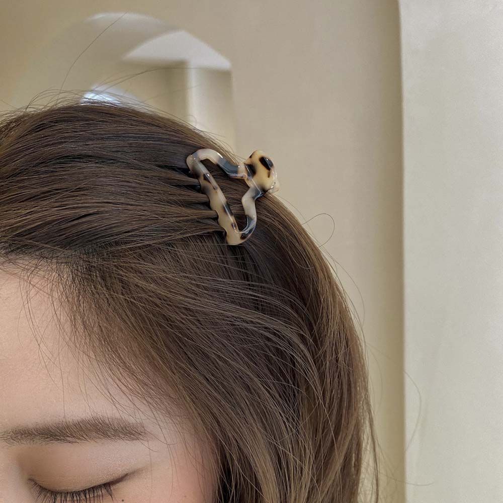 Ornaments Leopard Print Headwear Geometric Mini Hair Claws Hairpins Korean Style Acetate Hair Clips 3
Ornaments Leopard Print Headwear Geometric Mini Hair Claws Hairpins Korean Style Acetate Hair Clips 3