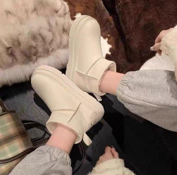 Женские зимние ботинки на толстой подошве, цельномеховые, из кожи, водонепроницаемые и на бархатной подкладке, большие хлопковые ботинки с мехом для Северо-Востока, 2024, новинка 40 слоновая кость
Женские зимние ботинки на толстой подошве, цельномеховые, из кожи, водонепроницаемые и на бархатной подкладке, большие хлопковые ботинки с мехом для Северо-Востока, 2024, новинка 40 слоновая кость