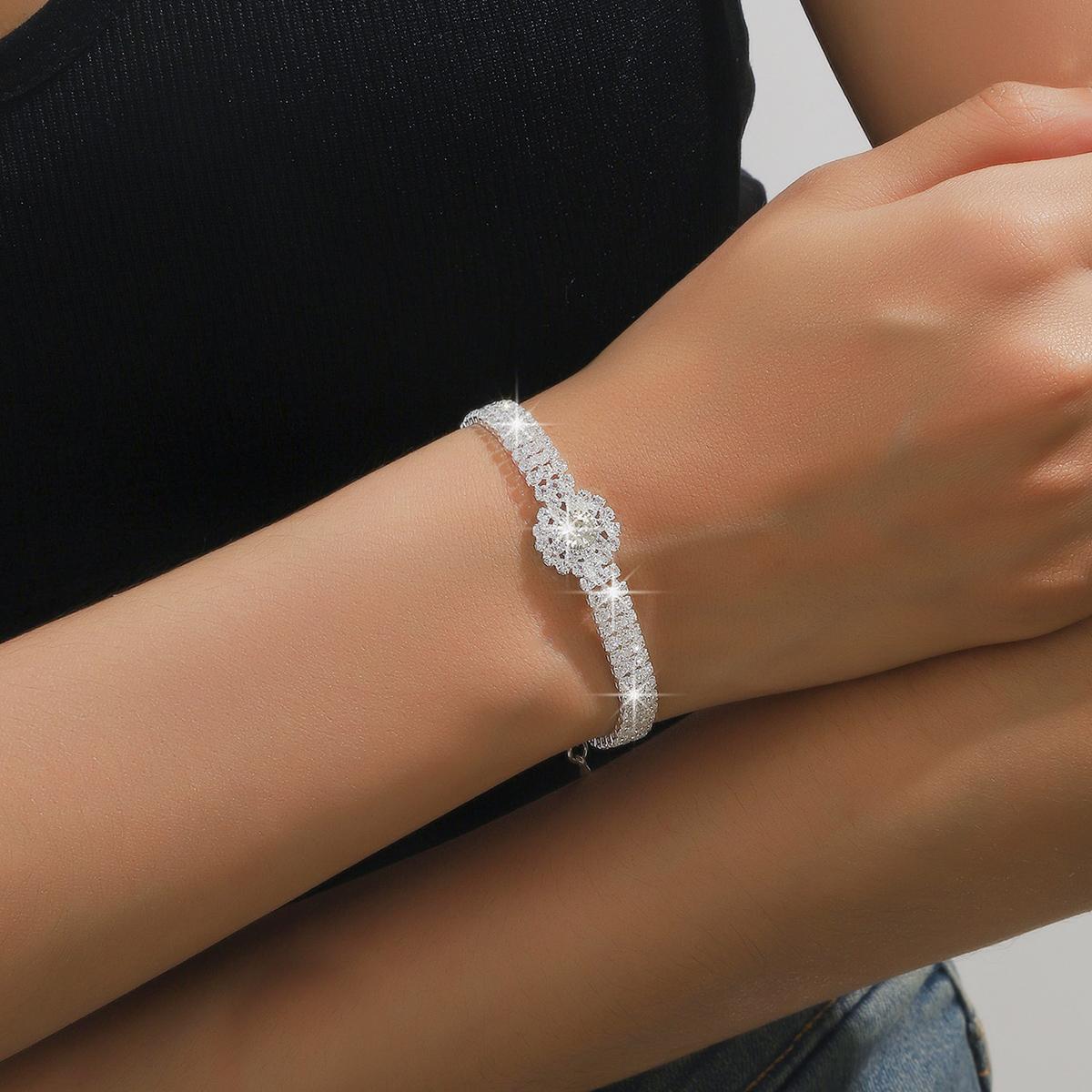 Женская мода тренд медная цепь коготь геометрия ожерелье серьги браслет комплект ювелирных изделий свадьба банкет вечеринка праздничный подарок
Женская мода тренд медная цепь коготь геометрия ожерелье серьги браслет комплект ювелирных изделий свадьба банкет вечеринка праздничный подарок