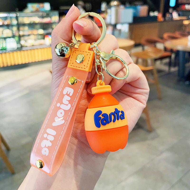 Чарівний брелок-пляшка газованого напою Новинка Милий дизайн Fanta Cola Sprite Подарунковий предмет Fanta
Чарівний брелок-пляшка газованого напою Новинка Милий дизайн Fanta Cola Sprite Подарунковий предмет Fanta