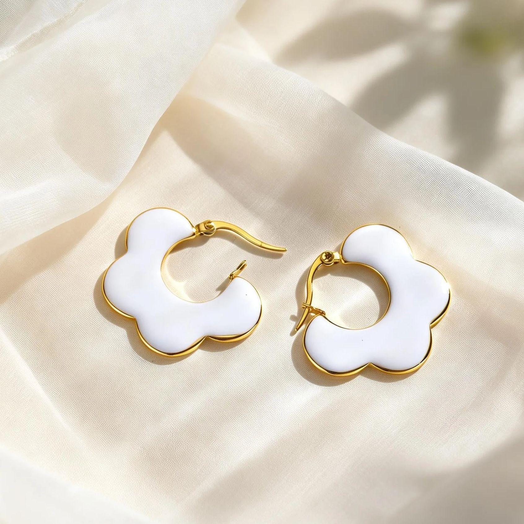 Women s White Enamel Clouds Shaped Hoop Earrings Waterproof Stainless Steel Piercing Earrings Unique Fashion Ear Jewelry Gifts
Women s White Enamel Clouds Shaped Hoop Earrings Waterproof Stainless Steel Piercing Earrings Unique Fashion Ear Jewelry Gifts