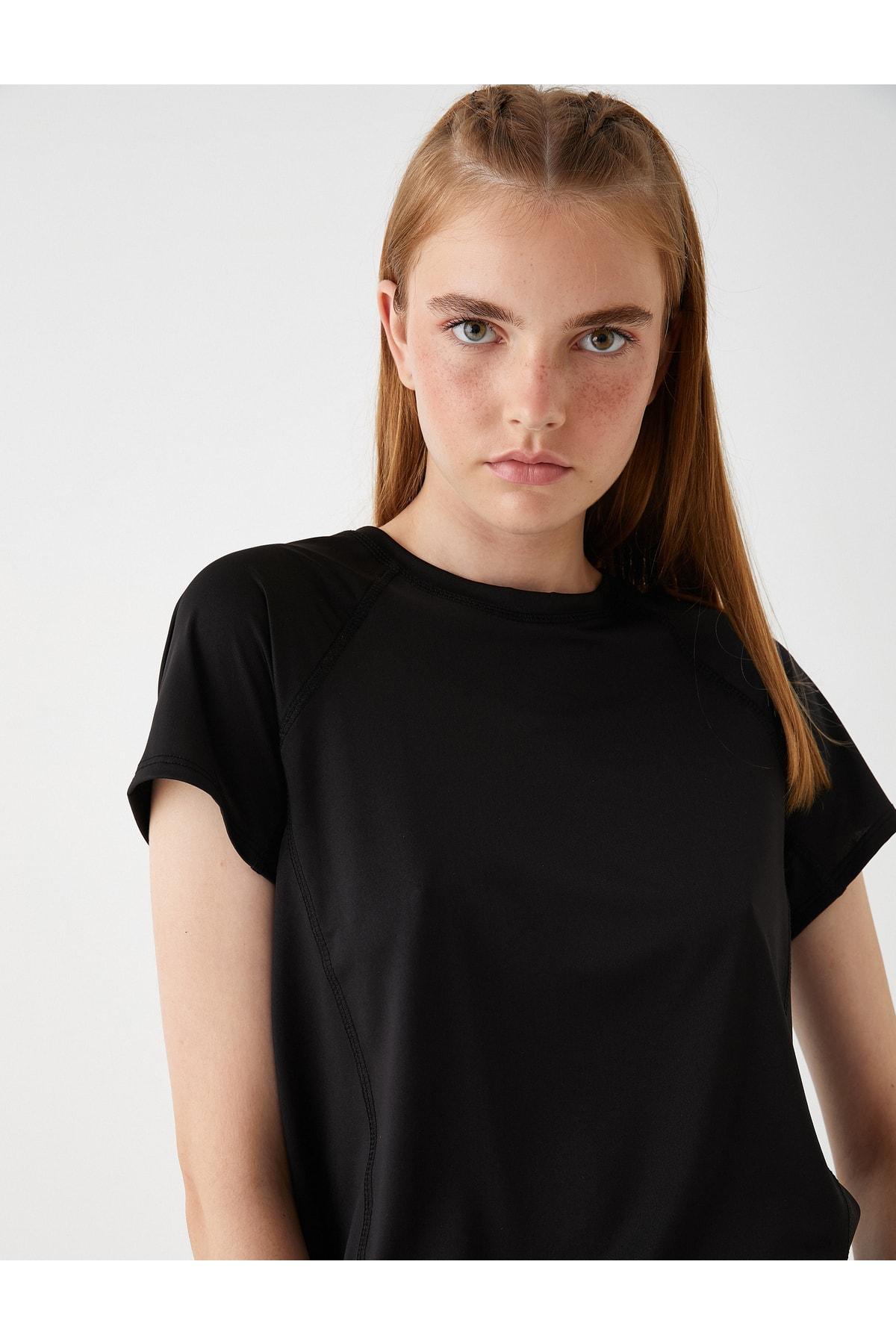 Спортивная футболка с детальной линией..
Спортивная футболка с детальной линией..