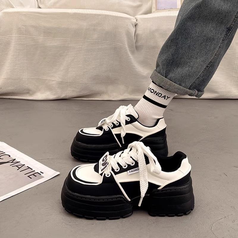 Универсальные маленькие белые туфли женские туфли на платформе-маффине, кроссовки в стиле «папа», весенне-осенние новинки, нишевые спортивные туфли с увеличением роста 35 чёрный
Универсальные маленькие белые туфли женские туфли на платформе-маффине, кроссовки в стиле «папа», весенне-осенние новинки, нишевые спортивные туфли с увеличением роста 35 чёрный