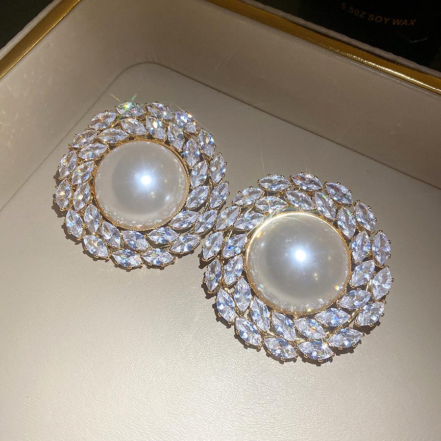 Silver needle zircon round pearl stud earrings light luxury retro temperament earrings high sense exquisite fashion earrings women
Silver needle zircon round pearl stud earrings light luxury retro temperament earrings high sense exquisite fashion earrings women