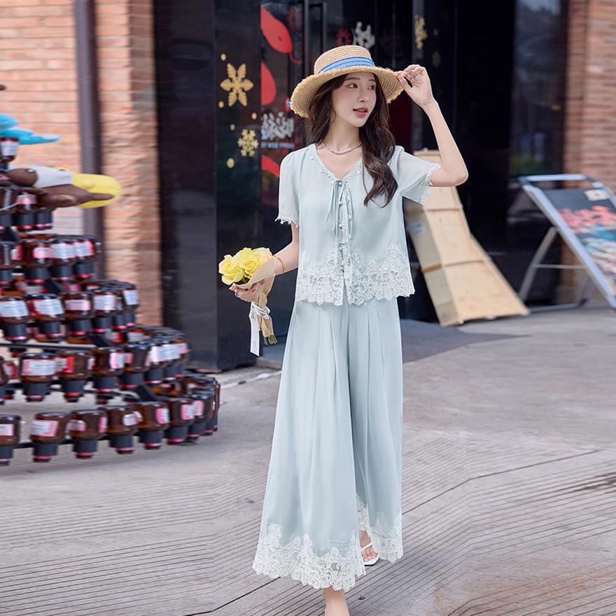 Модный темпераментный повседневный костюм женский летний новый темперамент кружевная вставка легкий топ брюки клеш комплект из двух предметов XL
Модный темпераментный повседневный костюм женский летний новый темперамент кружевная вставка легкий топ брюки клеш комплект из двух предметов XL