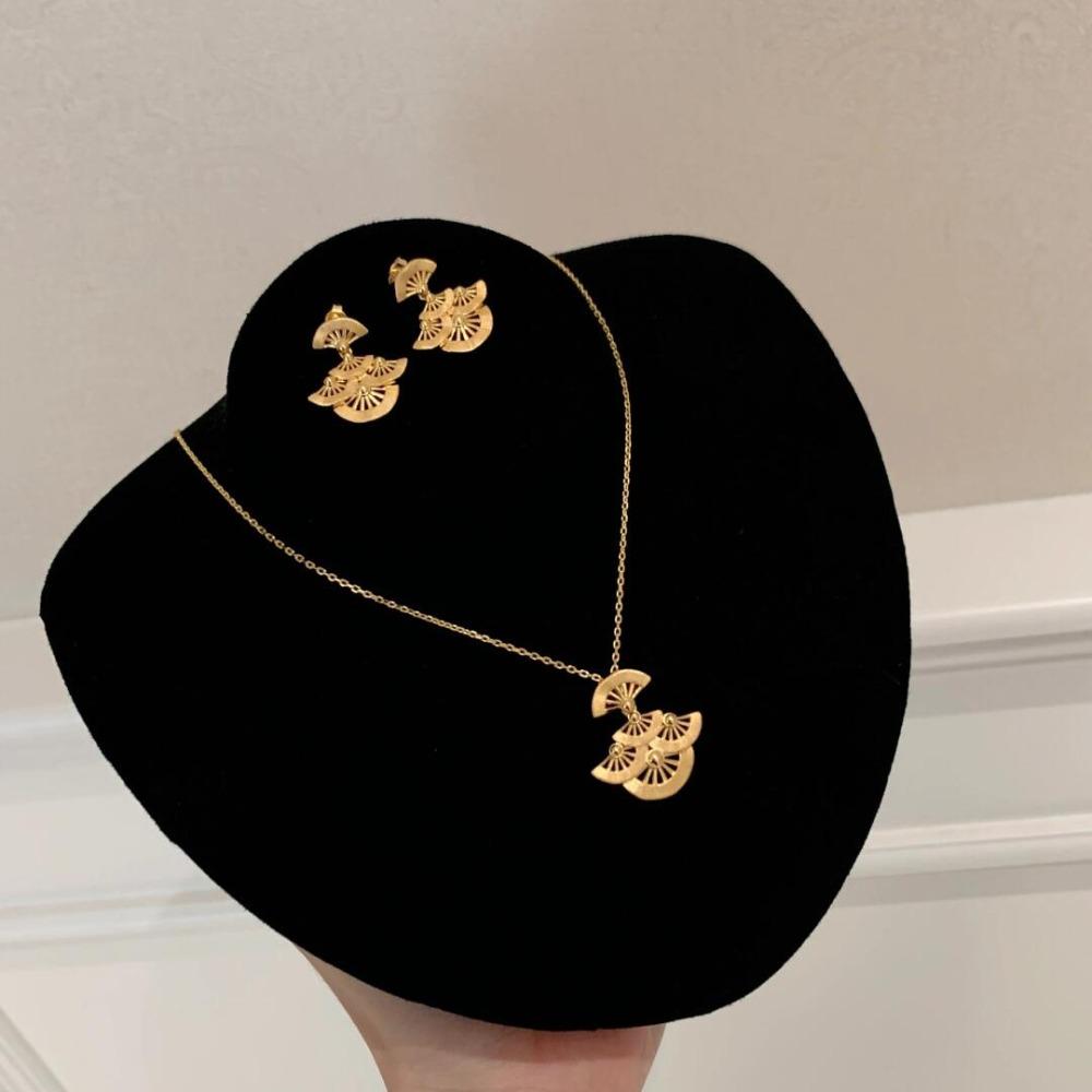 Women Jewelry Set French Retro 3D Relief Necklace Hollow Earrings Elegant Lady Fashion Accessories
Women Jewelry Set French Retro 3D Relief Necklace Hollow Earrings Elegant Lady Fashion Accessories