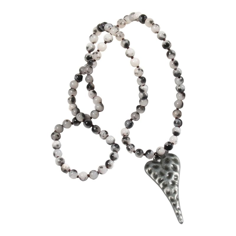 Handmade Bohemian Necklace Featuring Natural Stone Beads and Alloy Heart Pendant for a Unique Fashion Statement чорний
Handmade Bohemian Necklace Featuring Natural Stone Beads and Alloy Heart Pendant for a Unique Fashion Statement чорний
