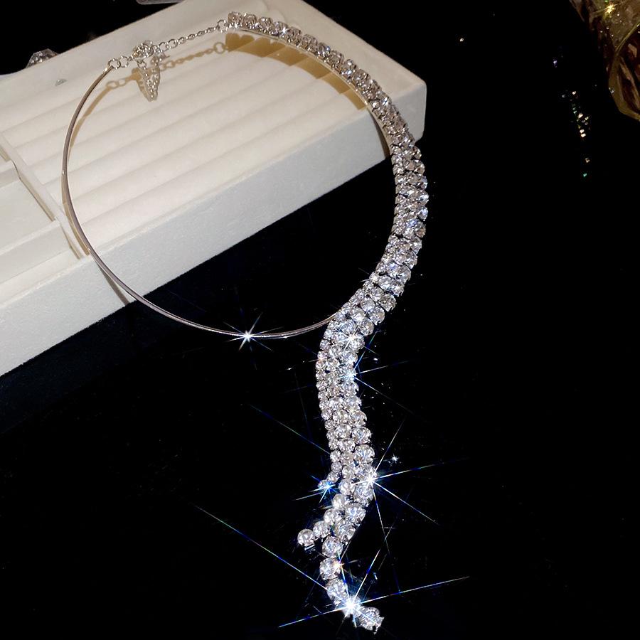 Elegant Light Luxury Diamond Tassel Choker Necklace for Women
Elegant Light Luxury Diamond Tassel Choker Necklace for Women