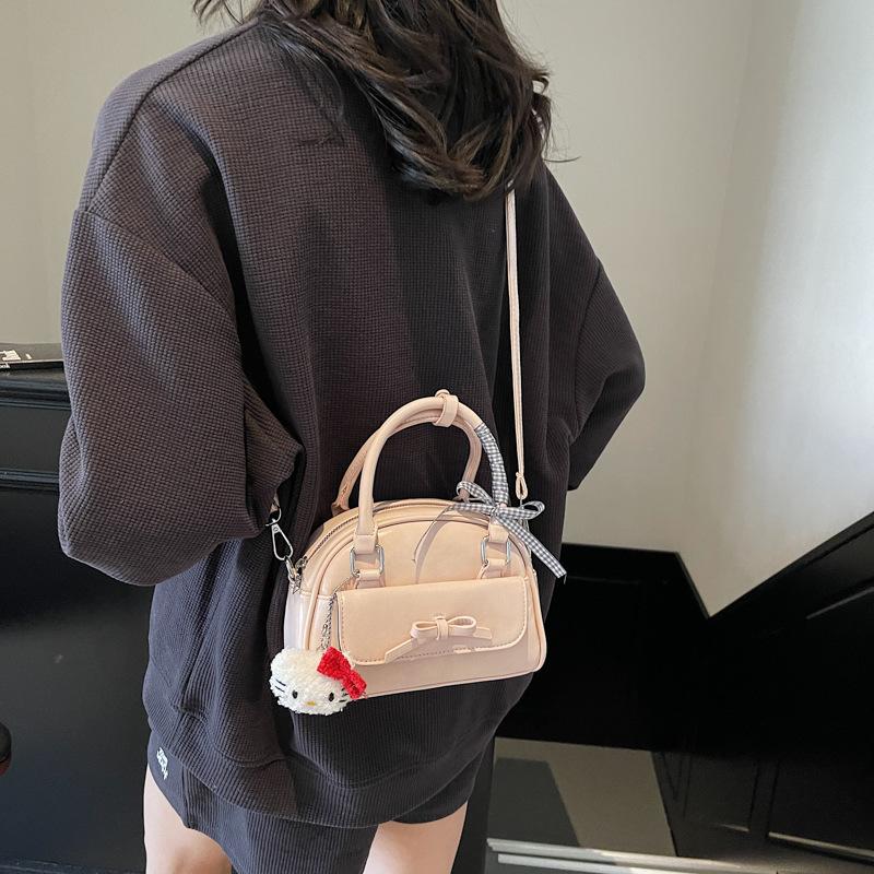 Fashion Trend Pillow Bag Women s 2025 New Large Capacity Shoulder Bag Premium Casual Underarm Bag
Fashion Trend Pillow Bag Women s 2025 New Large Capacity Shoulder Bag Premium Casual Underarm Bag