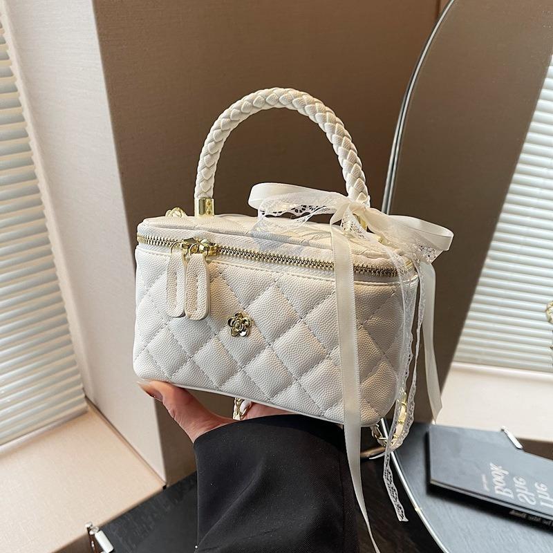 Премиальная на ощупь ручная коробка маленькая квадратная сумка новая модная бриллиантовая сумка через плечо универсальная женская сумка белый
Премиальная на ощупь ручная коробка маленькая квадратная сумка новая модная бриллиантовая сумка через плечо универсальная женская сумка белый