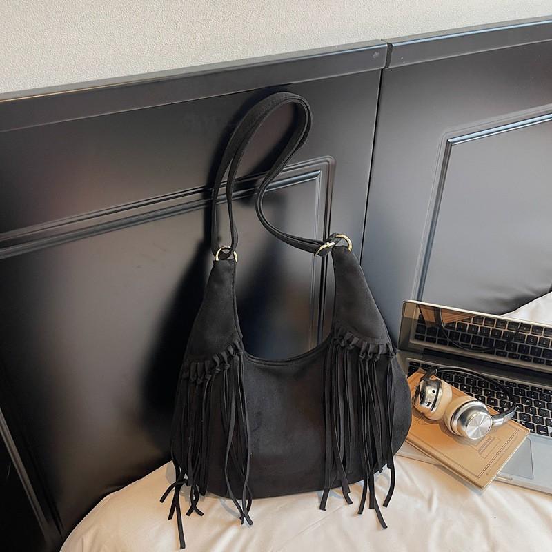 Bags Women s Niche Fashion Tassel One-shoulder Crossbody Bag Texture Personality Large-capacity Underarm Tote чёрный
Bags Women s Niche Fashion Tassel One-shoulder Crossbody Bag Texture Personality Large-capacity Underarm Tote чёрный
